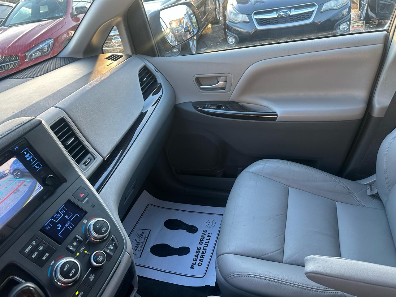 Toyota Sienna XLE 7-Passenger AWD 2017