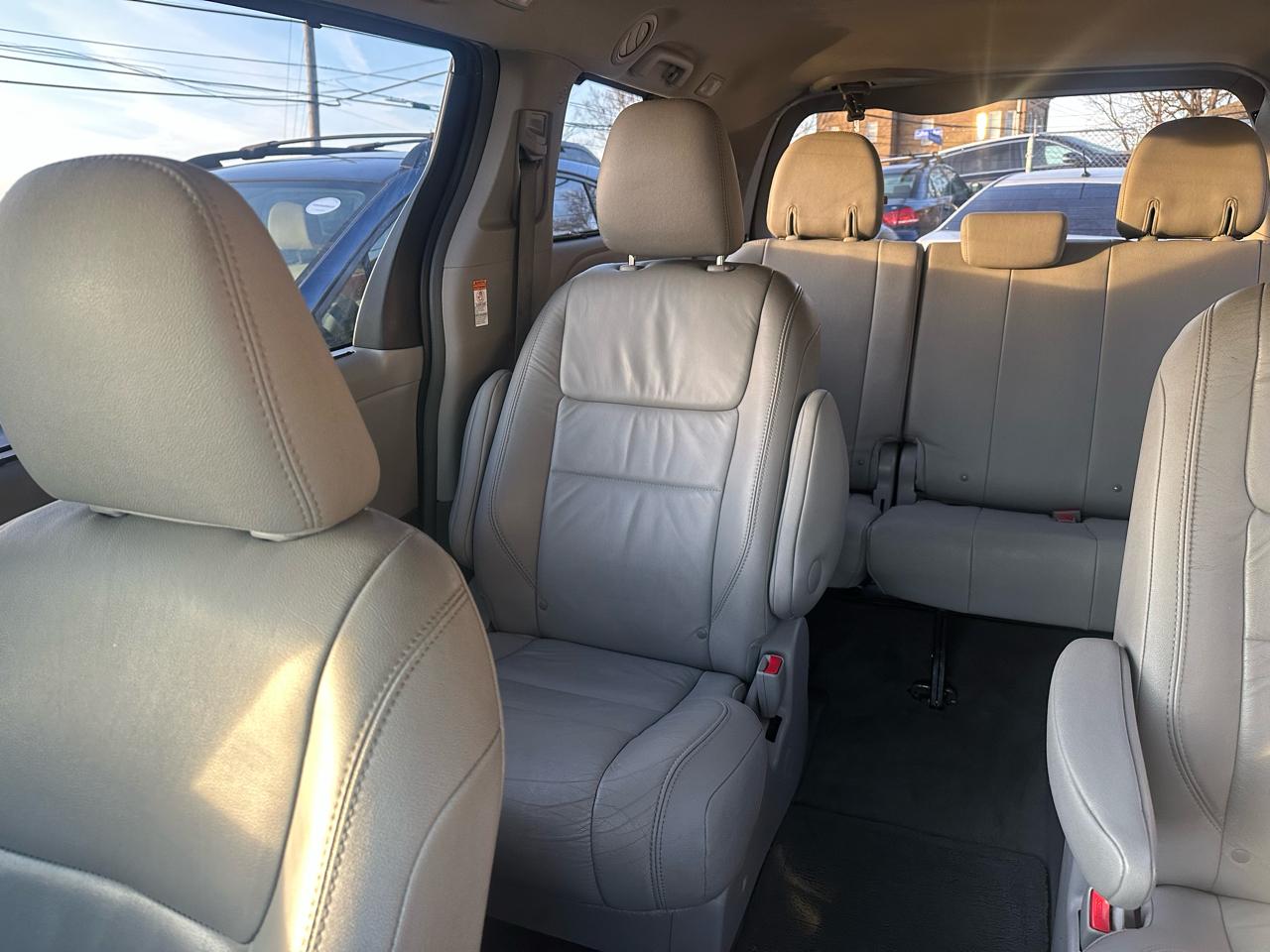 Toyota Sienna XLE 7-Passenger AWD 2017