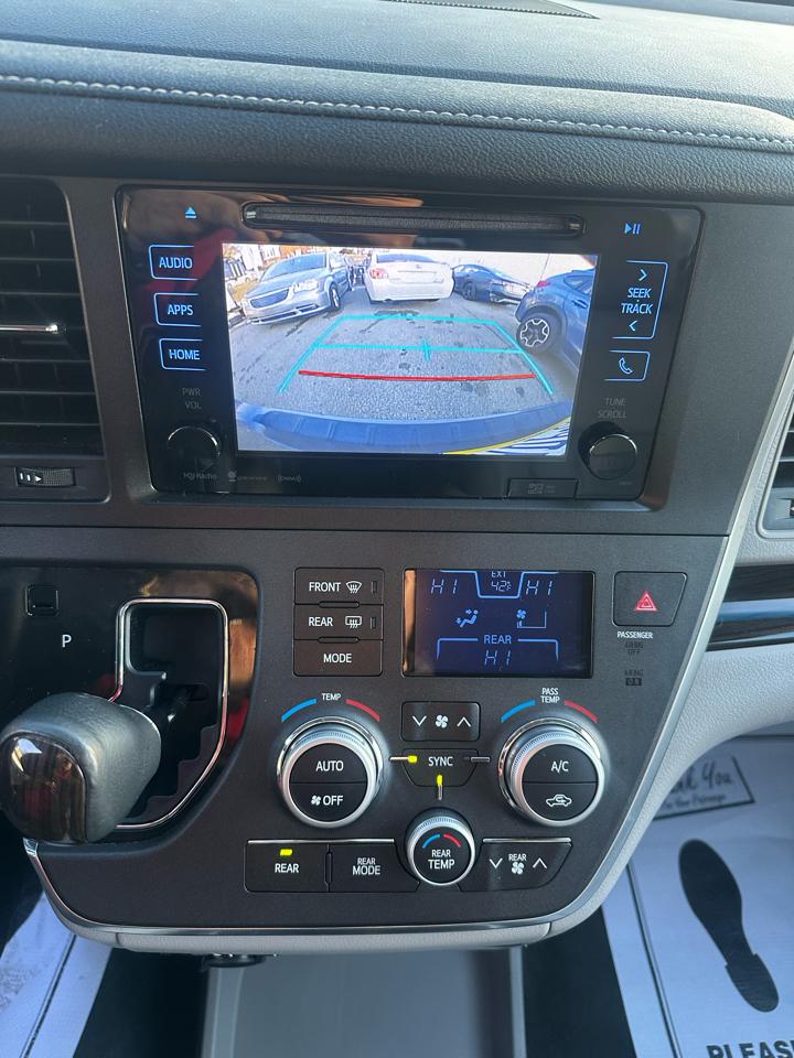 Toyota Sienna XLE 7-Passenger AWD 2017