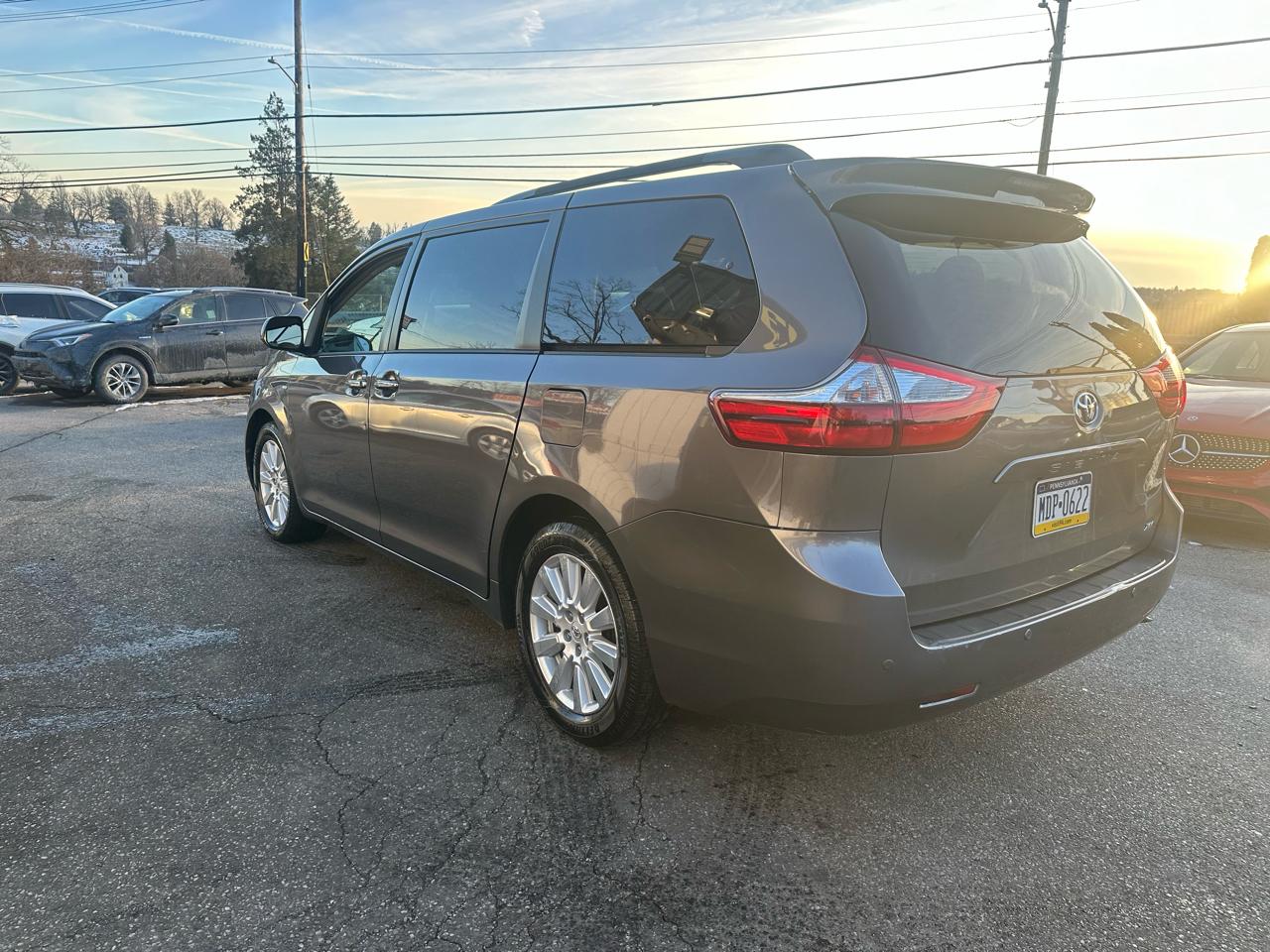 Toyota Sienna XLE 7-Passenger AWD 2017