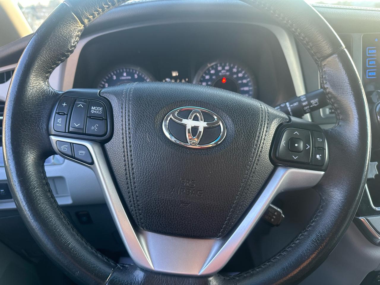 Toyota Sienna XLE 7-Passenger AWD 2017