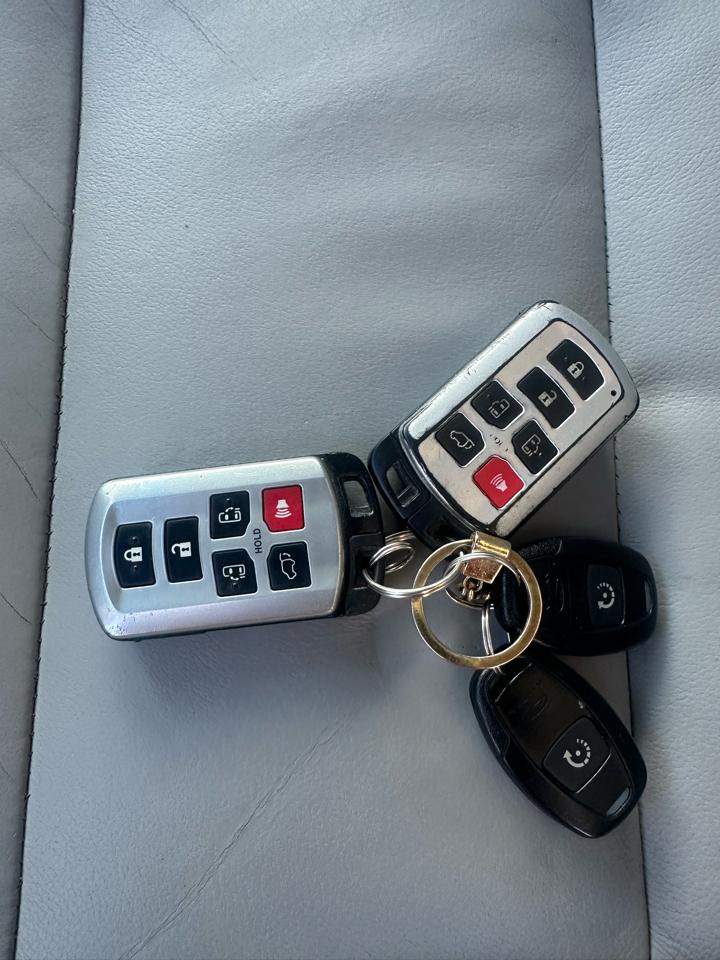 Toyota Sienna XLE 7-Passenger AWD 2017