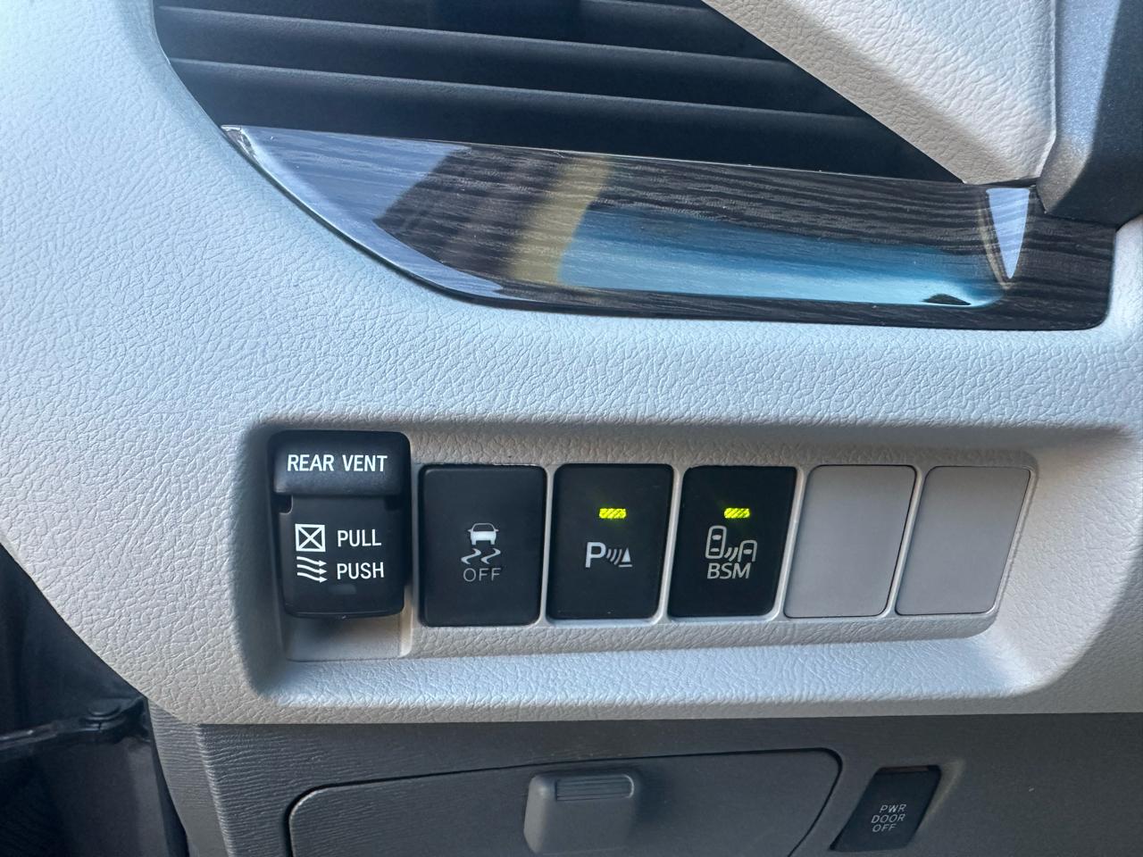 Toyota Sienna XLE 7-Passenger AWD 2017