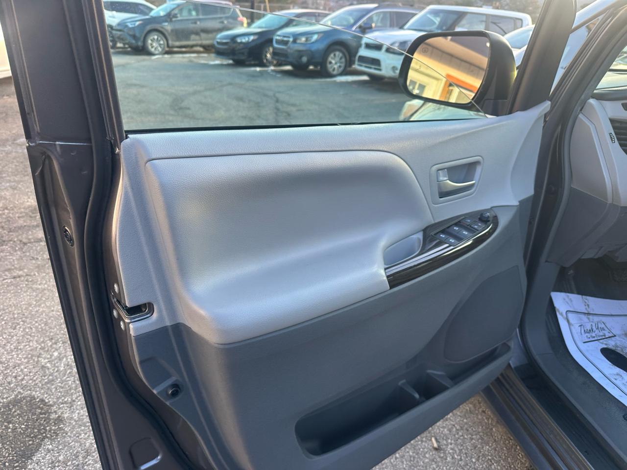 Toyota Sienna XLE 7-Passenger AWD 2017