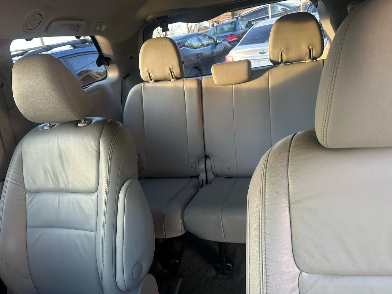 Toyota Sienna XLE 7-Passenger AWD 2017