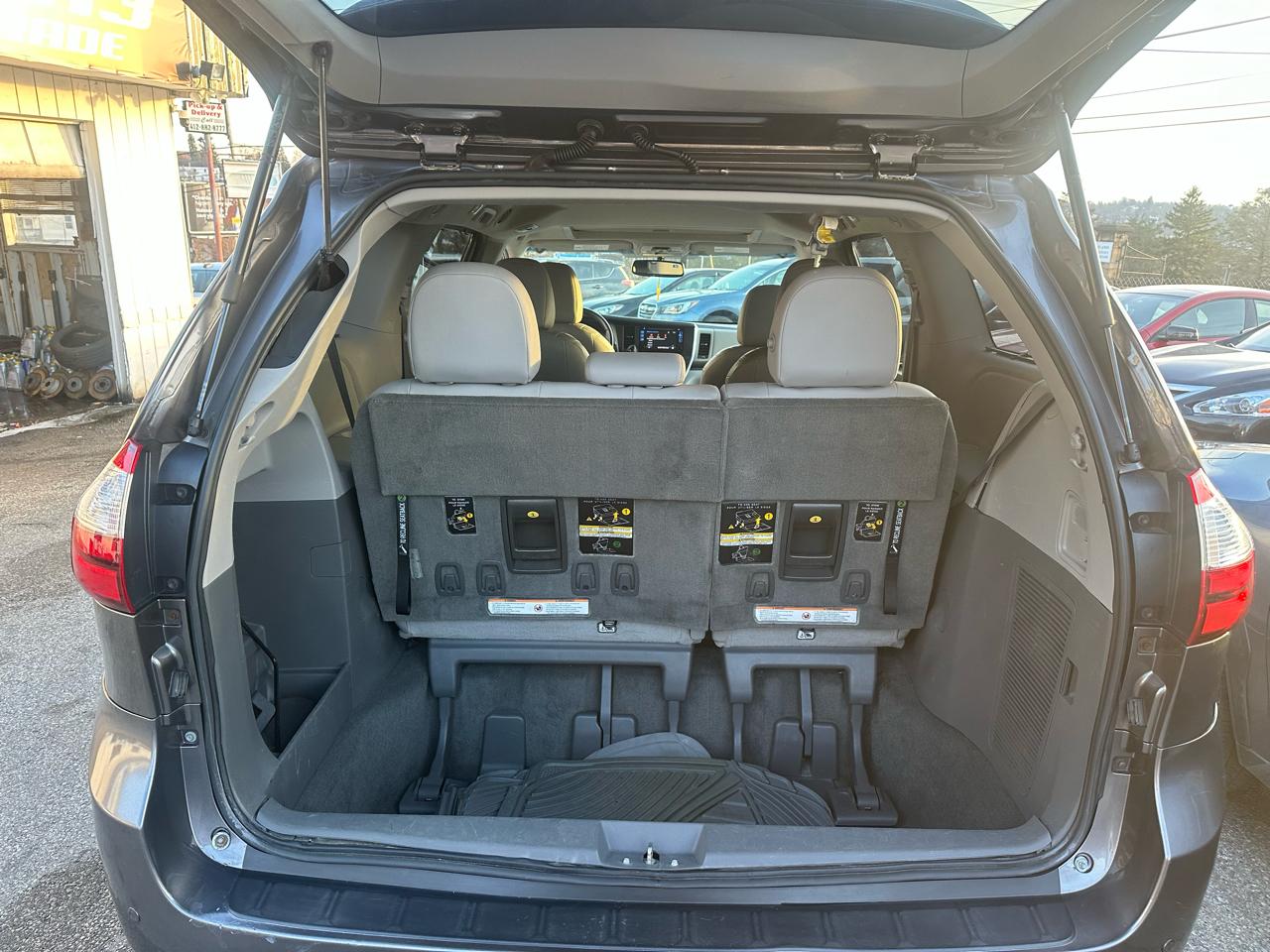 Toyota Sienna XLE 7-Passenger AWD 2017