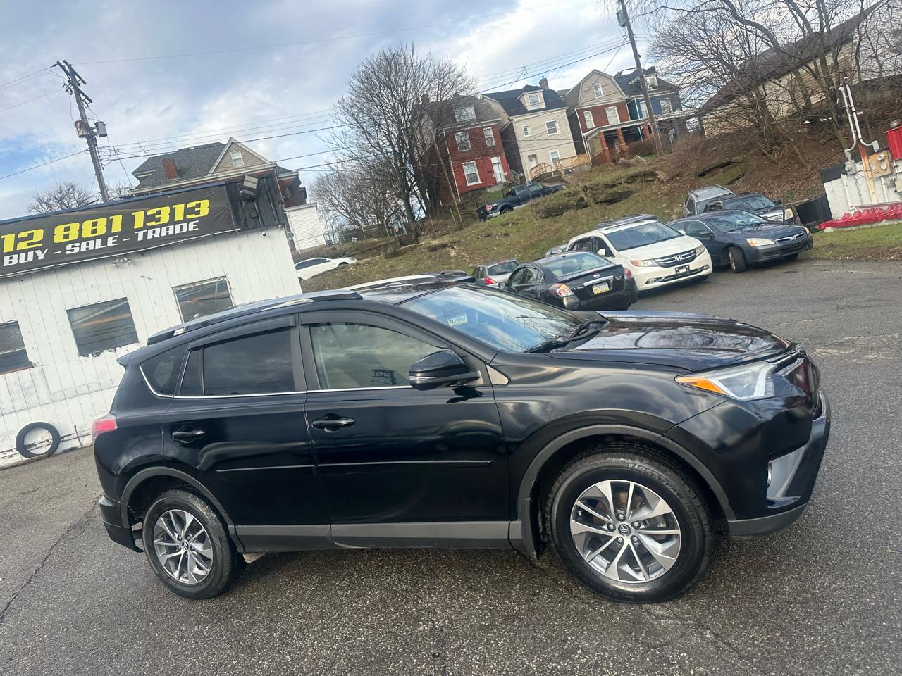 Toyota RAV4 Hybrid XLE 2017