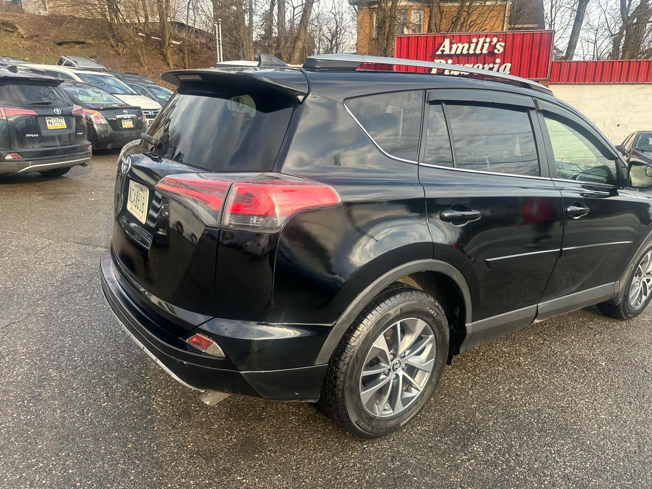 Toyota RAV4 Hybrid XLE 2017