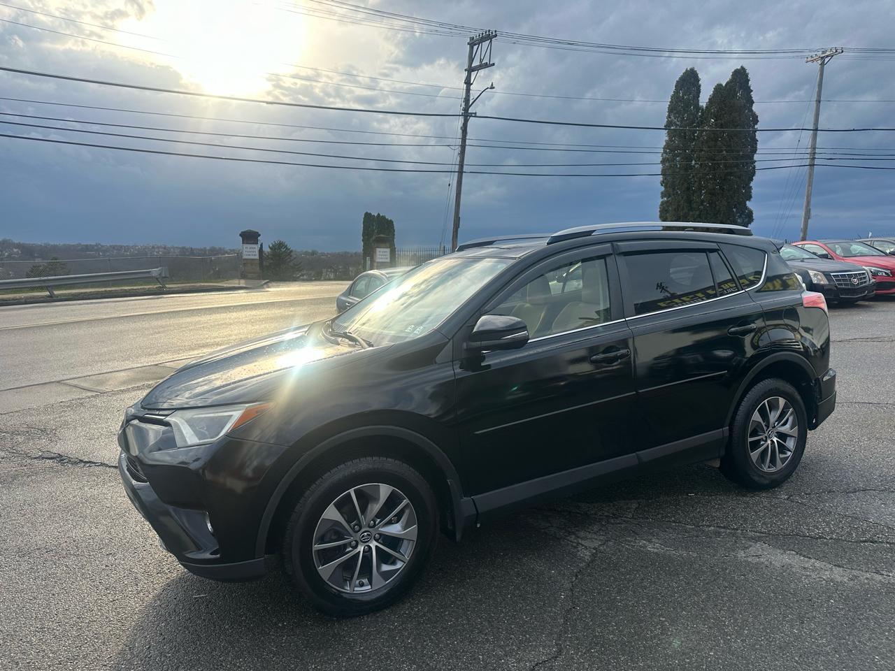 Toyota RAV4 Hybrid XLE 2017