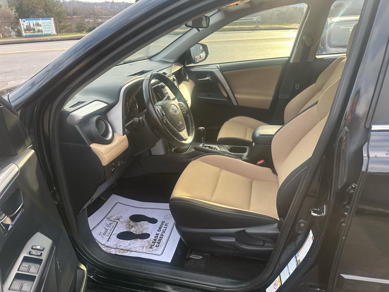 Toyota RAV4 Hybrid XLE 2017