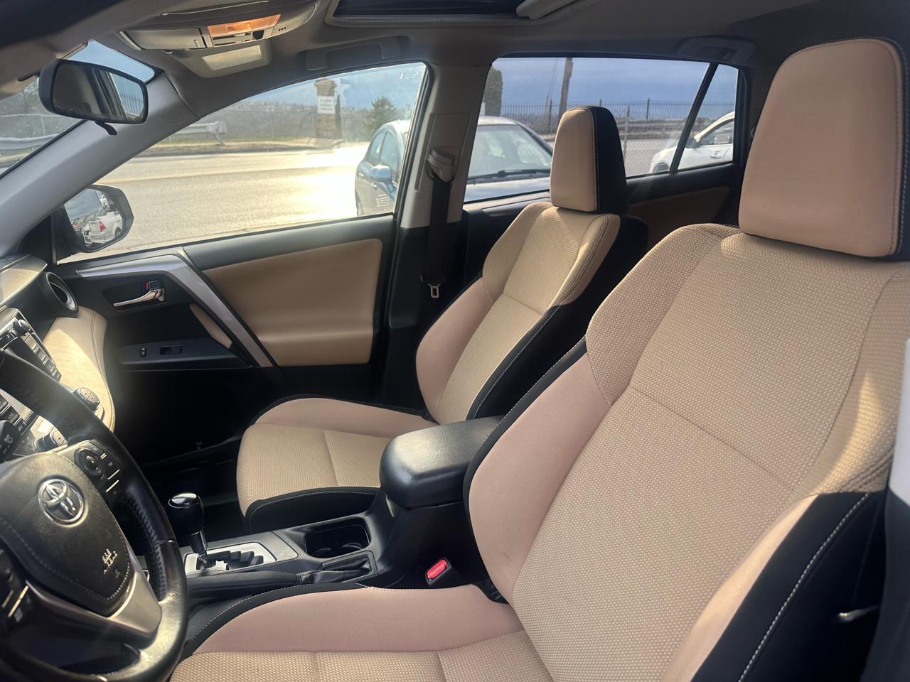 Toyota RAV4 Hybrid XLE 2017