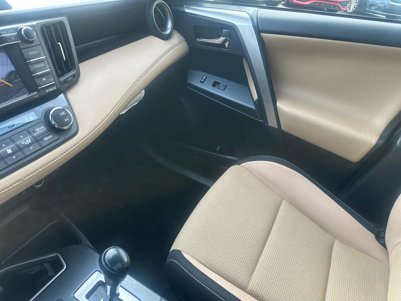 Toyota RAV4 Hybrid XLE 2017