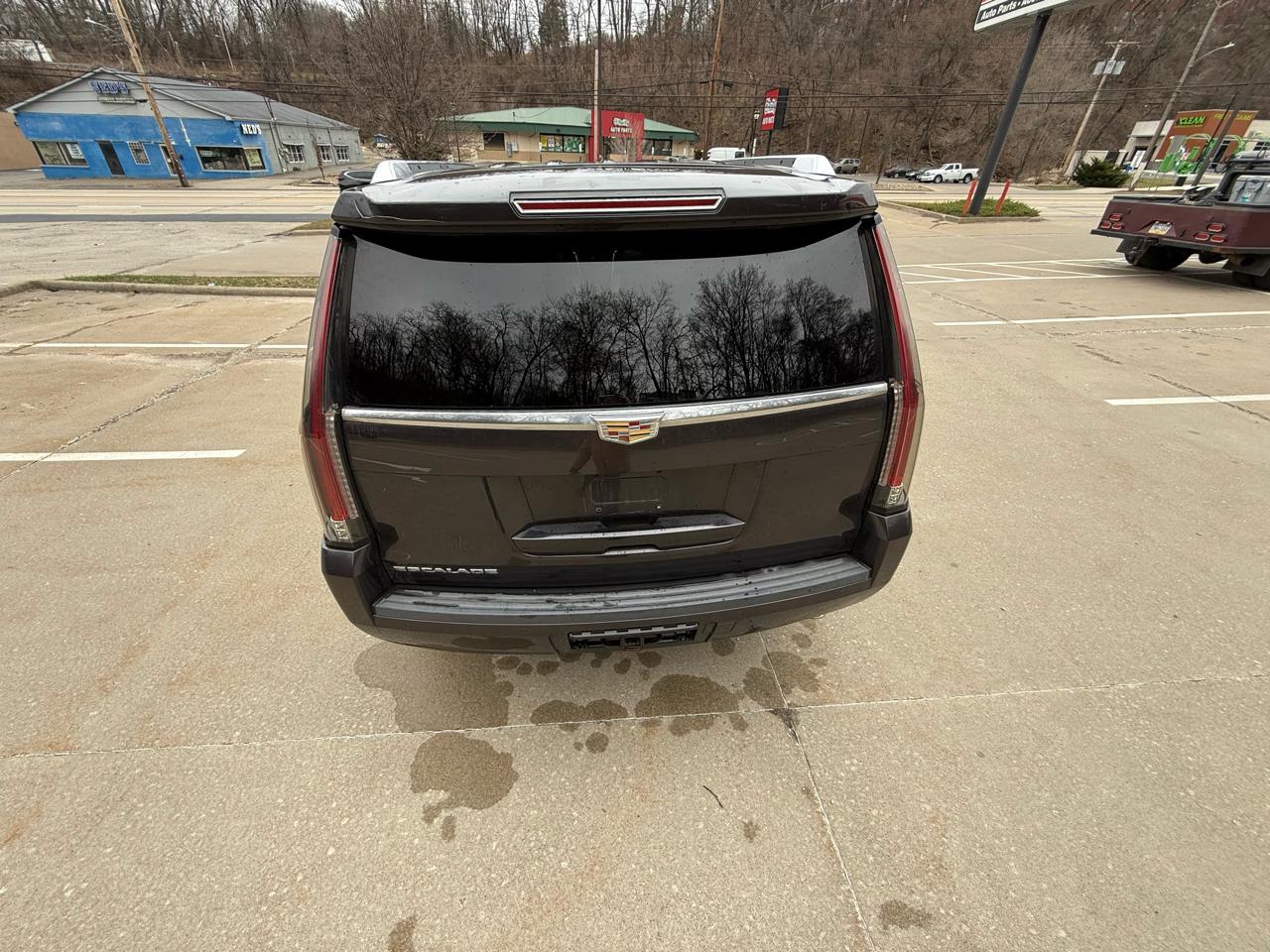 Cadillac Escalade Luxury 4WD 2016