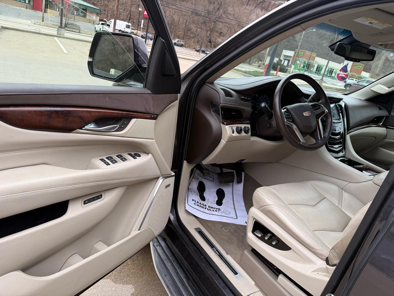 Cadillac Escalade Luxury 4WD 2016