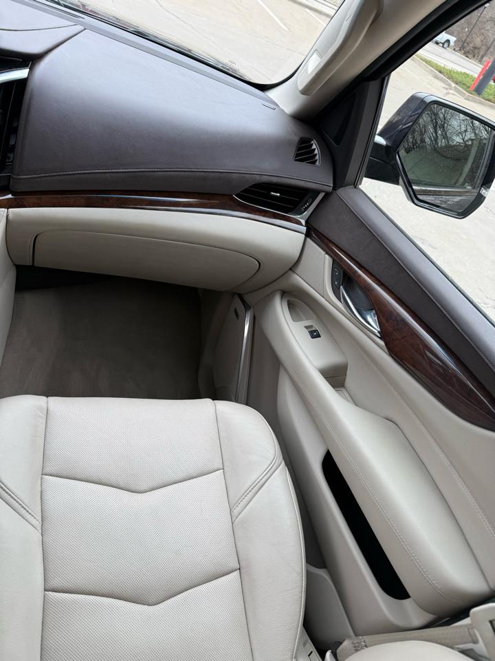 Cadillac Escalade Luxury 4WD 2016