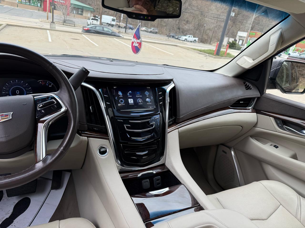 Cadillac Escalade Luxury 4WD 2016