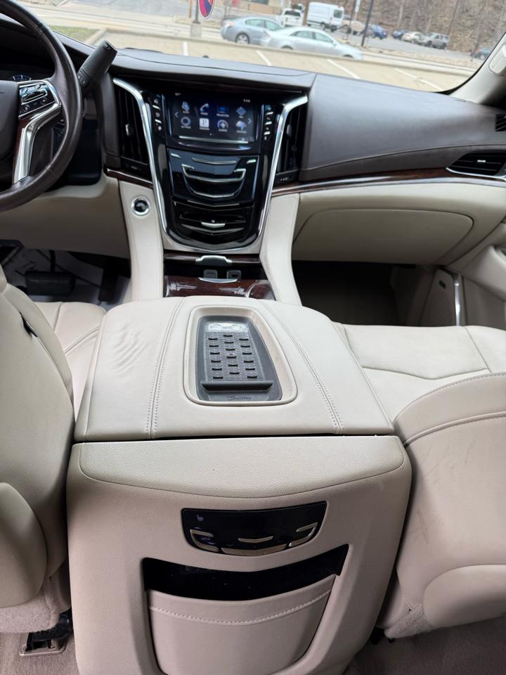 Cadillac Escalade Luxury 4WD 2016