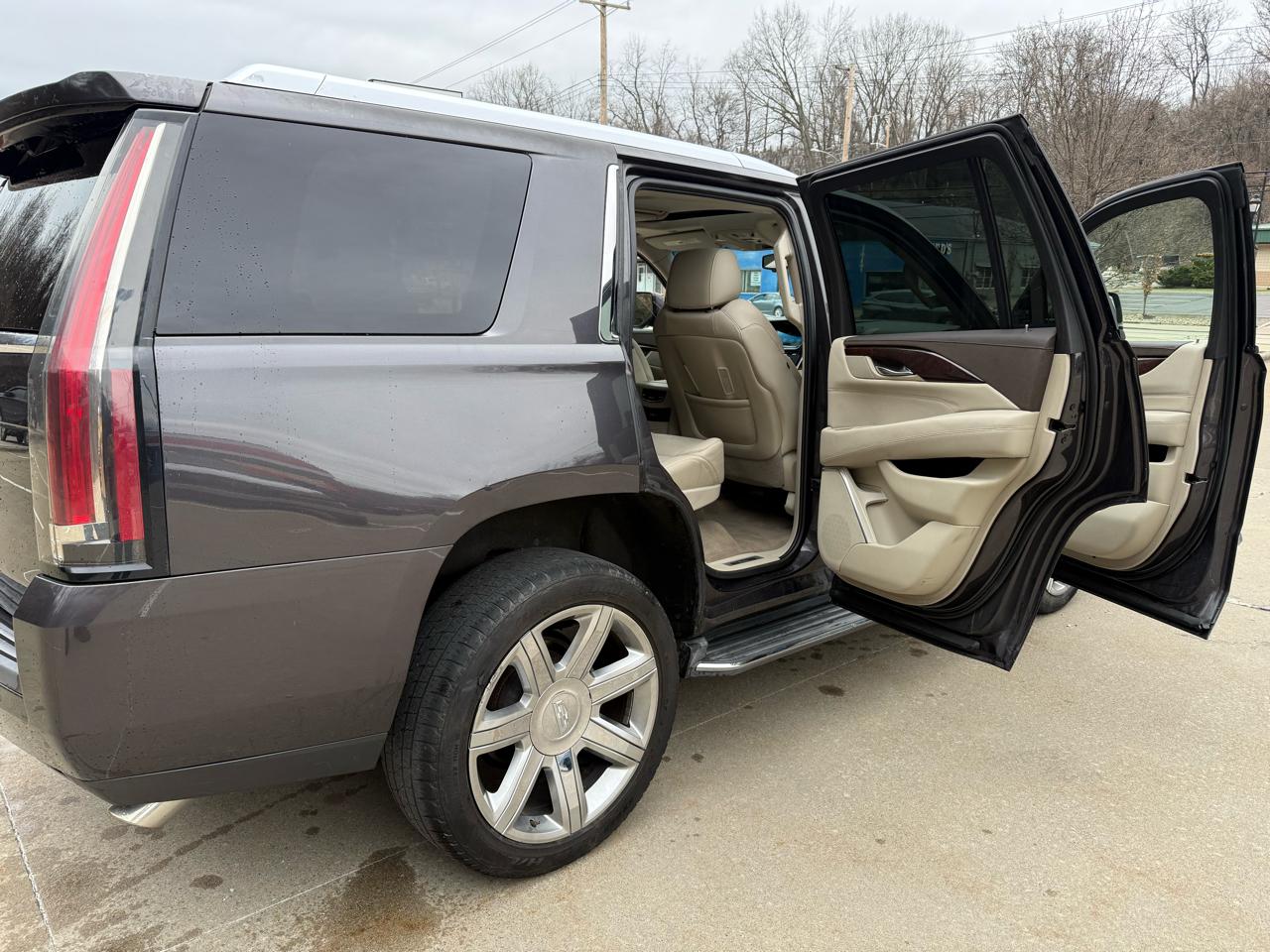 Cadillac Escalade Luxury 4WD 2016