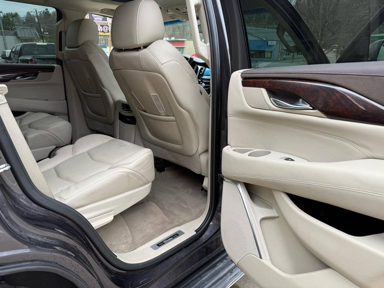 Cadillac Escalade Luxury 4WD 2016