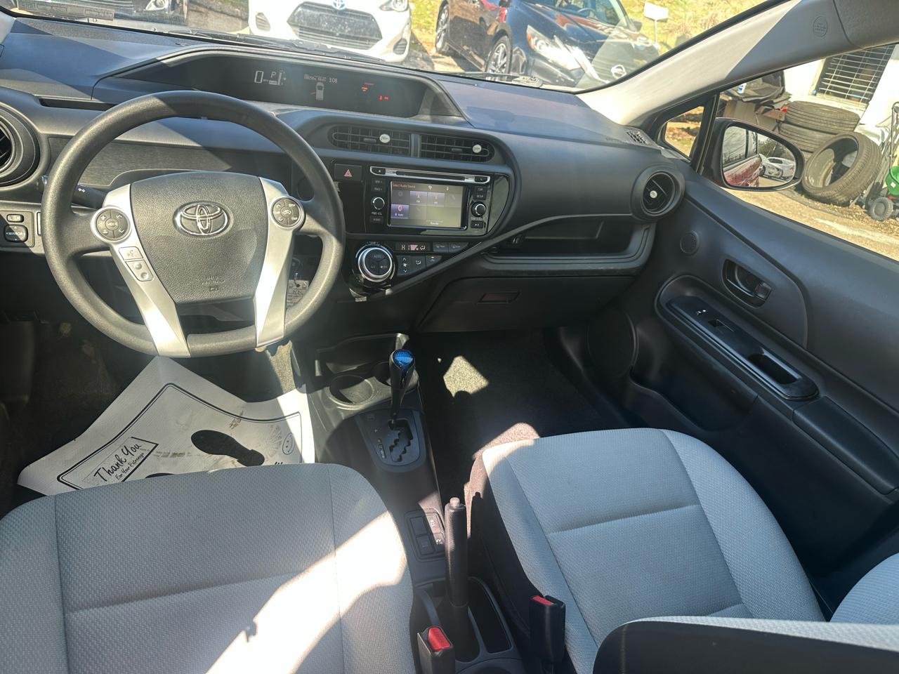 Toyota Prius c Four 2016