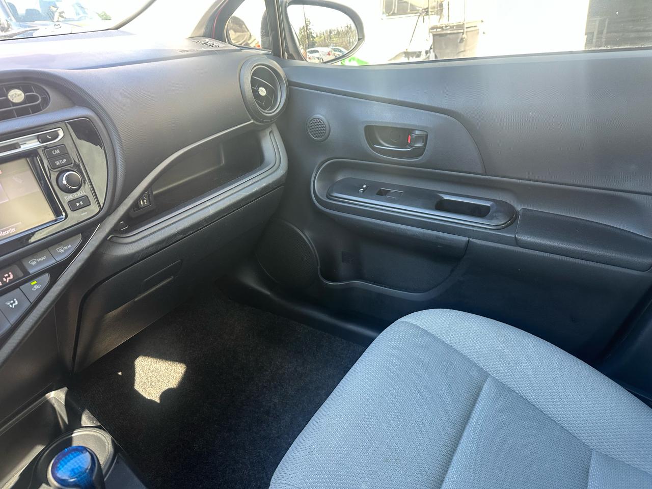 Toyota Prius c Four 2016