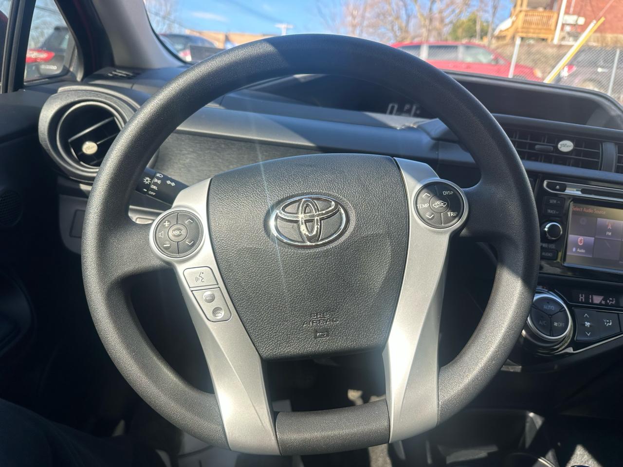 Toyota Prius c Four 2016