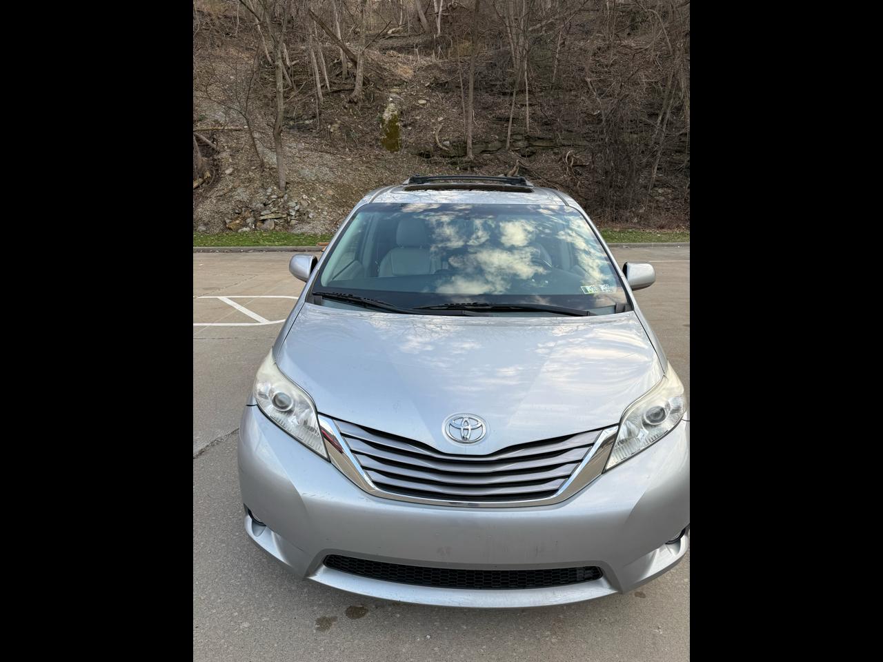 2015 Toyota Sienna XLE FWD 8-Passenger V6