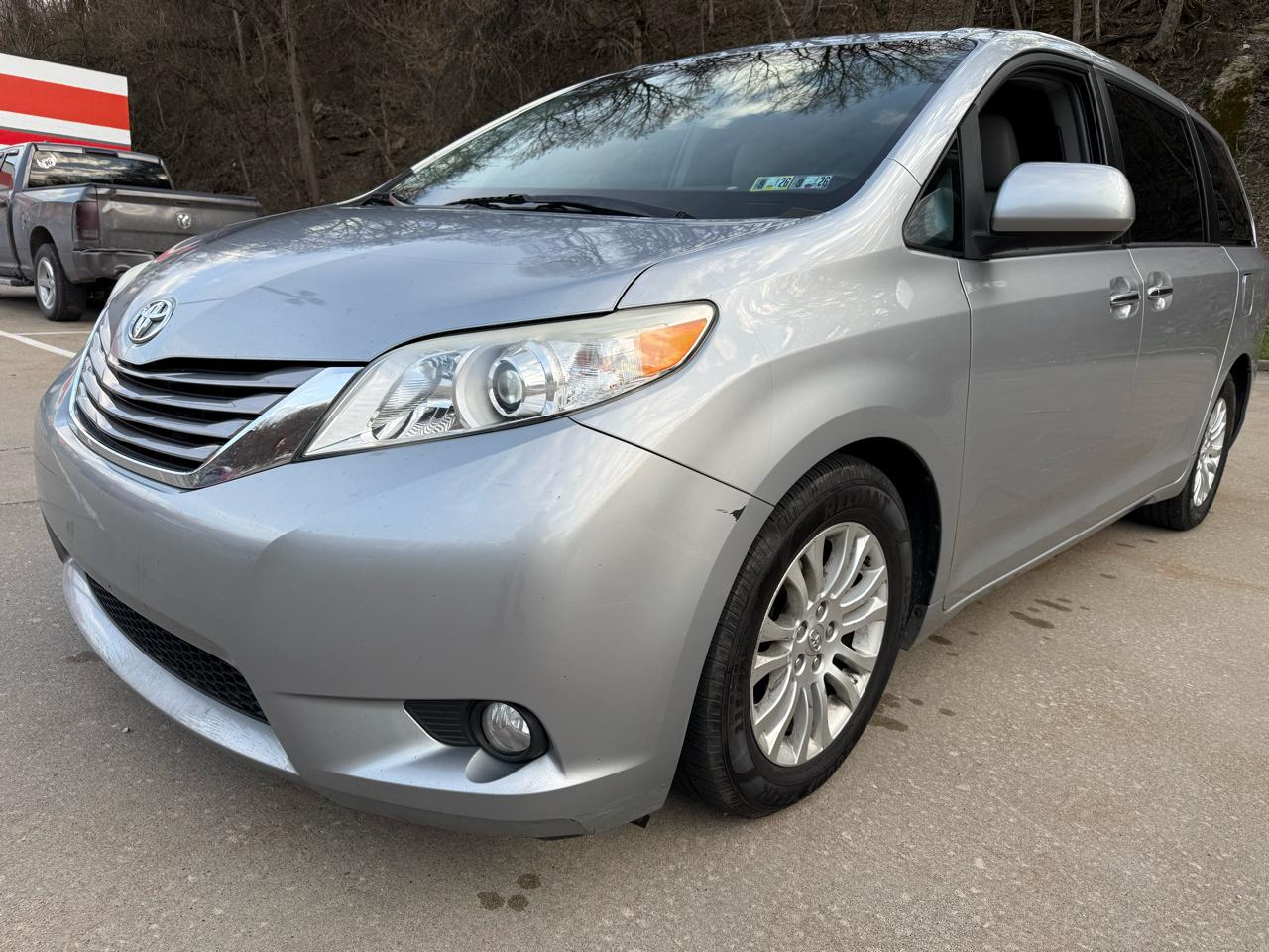 Toyota Sienna XLE FWD 8-Passenger V6 2015
