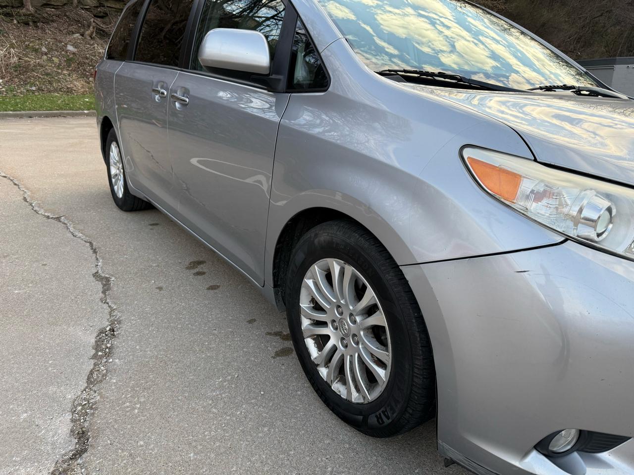Toyota Sienna XLE FWD 8-Passenger V6 2015