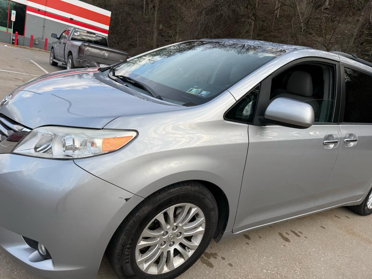 Toyota Sienna XLE FWD 8-Passenger V6 2015