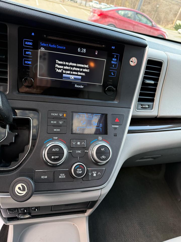 Toyota Sienna XLE FWD 8-Passenger V6 2015