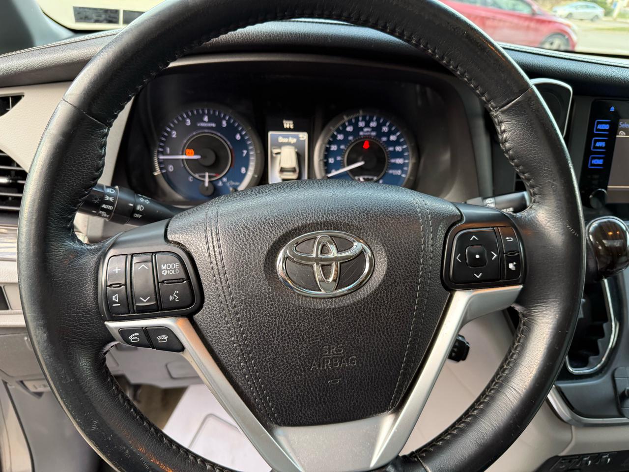 Toyota Sienna XLE FWD 8-Passenger V6 2015