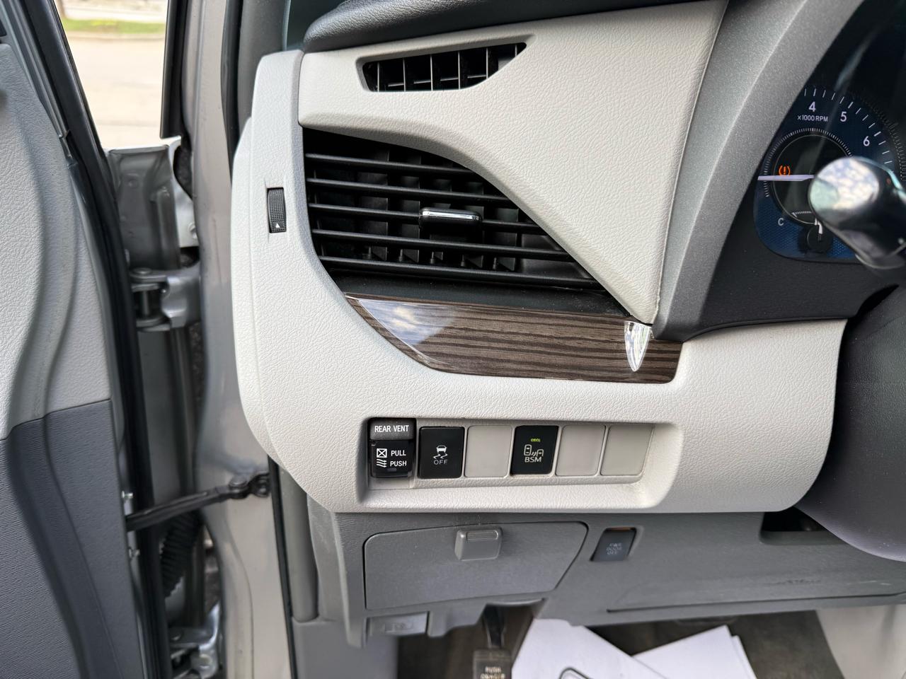 Toyota Sienna XLE FWD 8-Passenger V6 2015