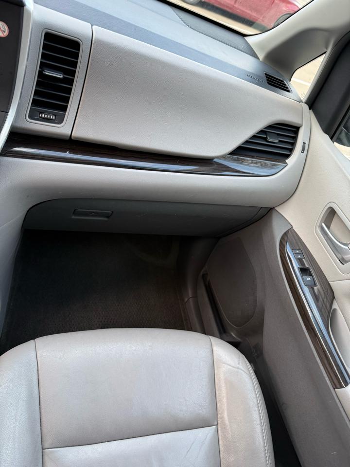 Toyota Sienna XLE FWD 8-Passenger V6 2015