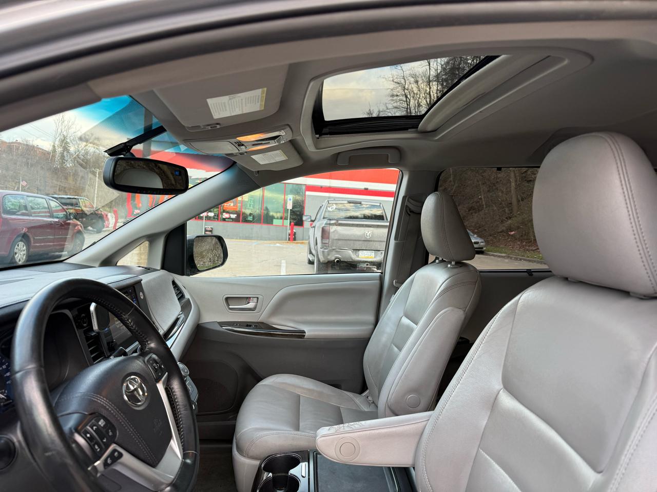 Toyota Sienna XLE FWD 8-Passenger V6 2015