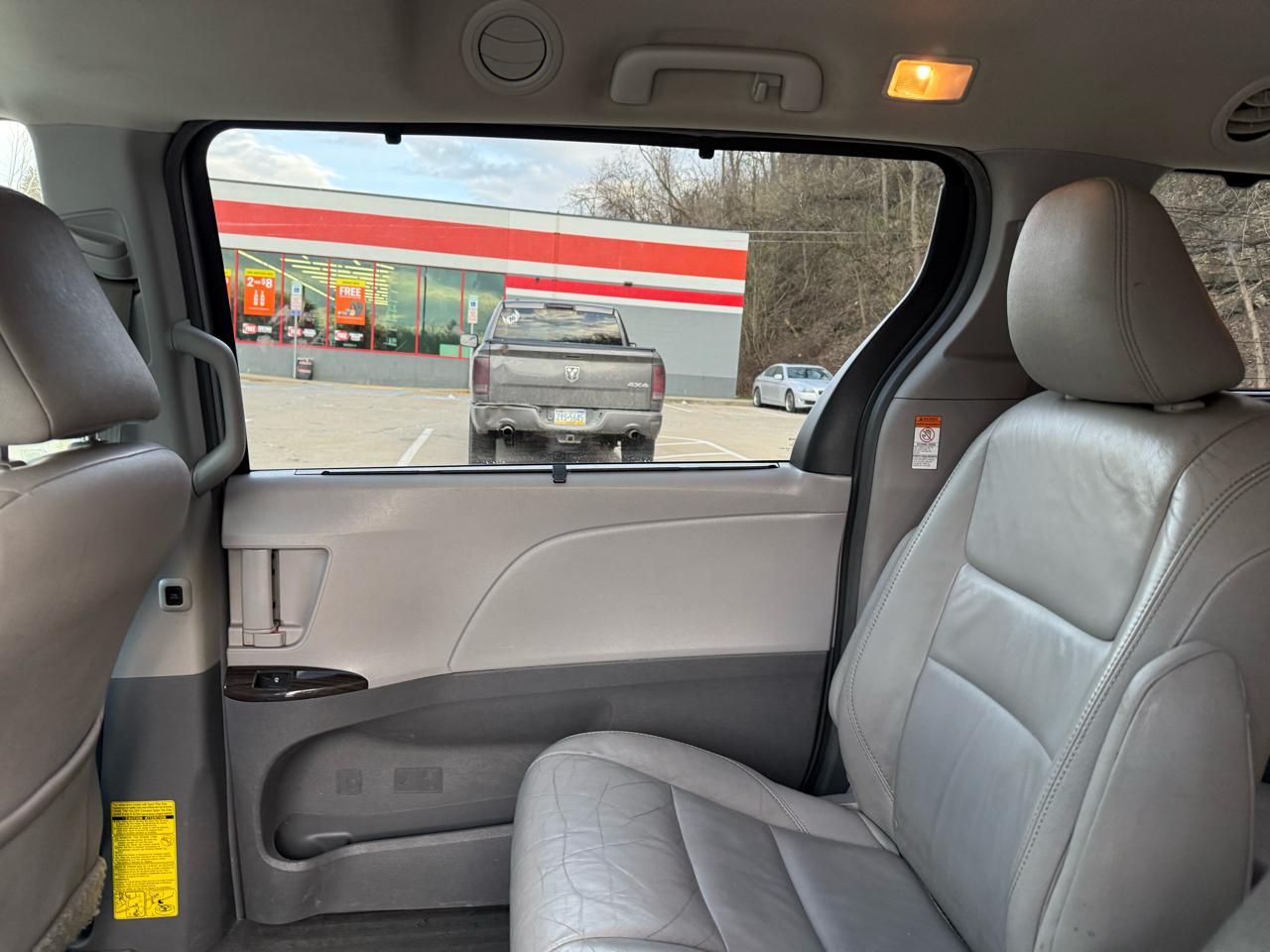 Toyota Sienna XLE FWD 8-Passenger V6 2015