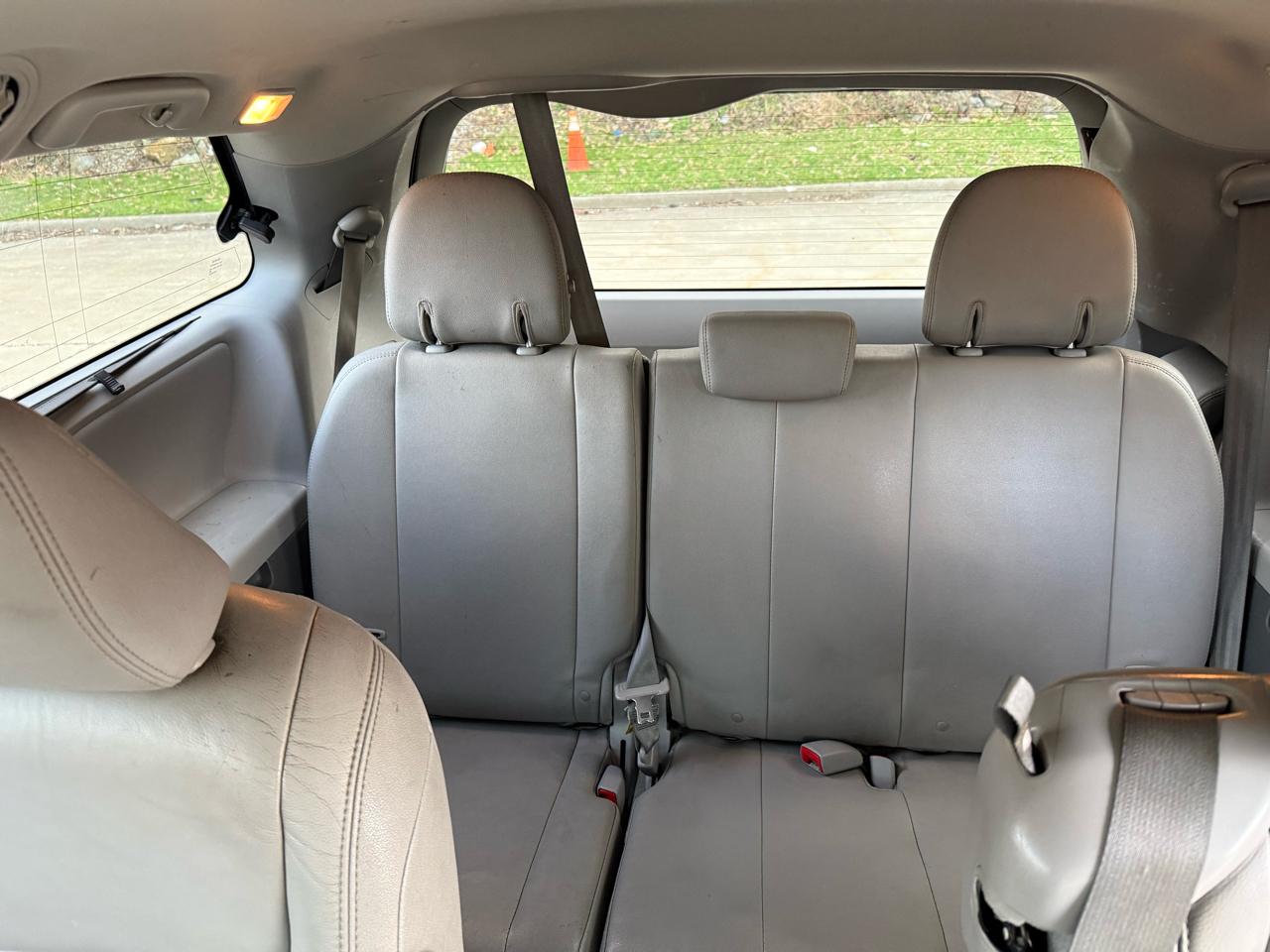 Toyota Sienna XLE FWD 8-Passenger V6 2015