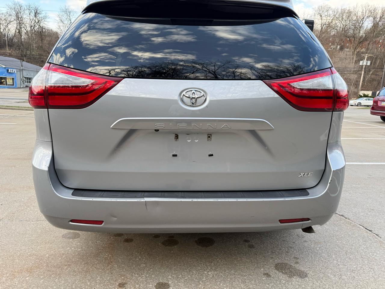 Toyota Sienna XLE FWD 8-Passenger V6 2015