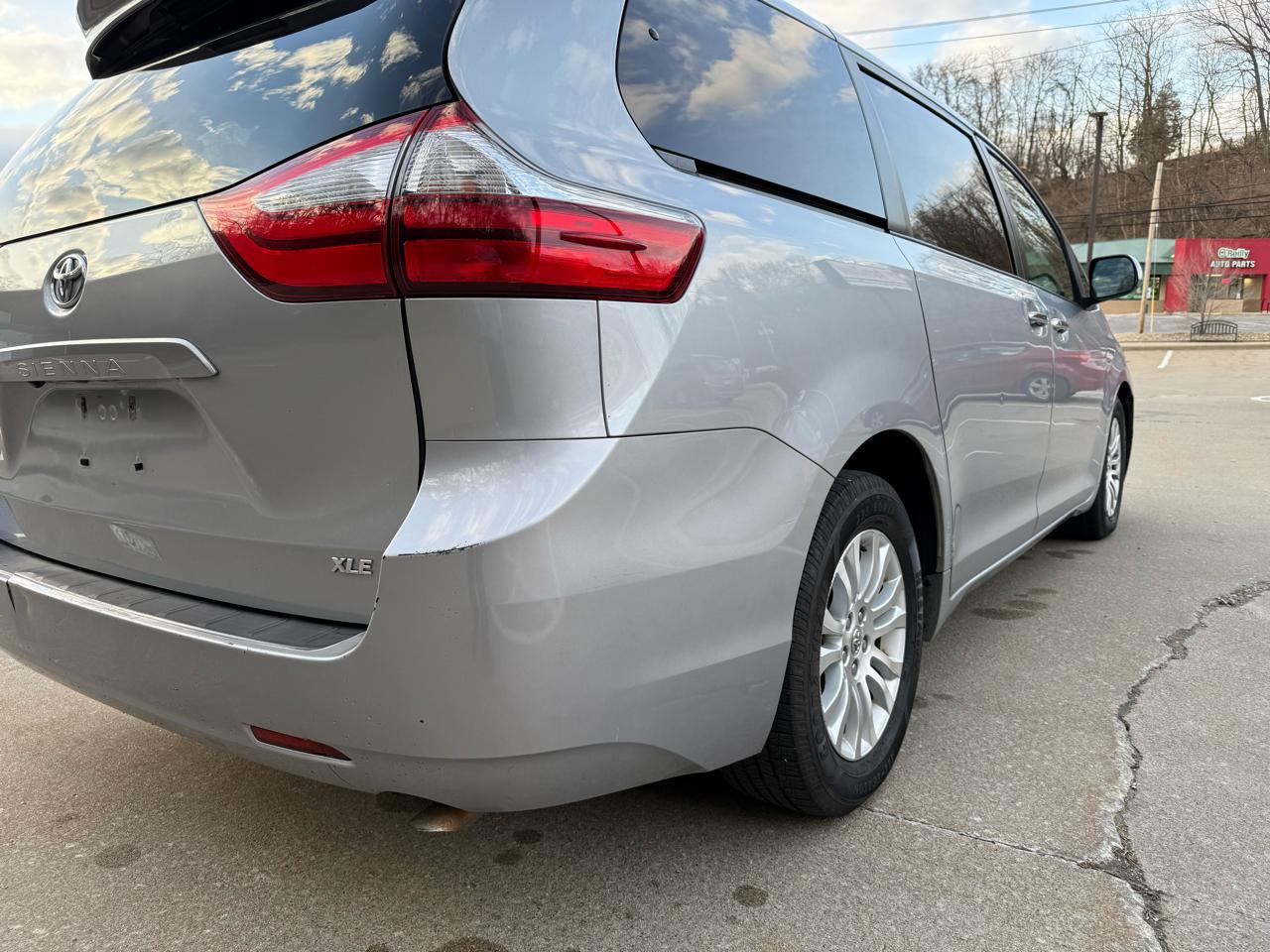 Toyota Sienna XLE FWD 8-Passenger V6 2015