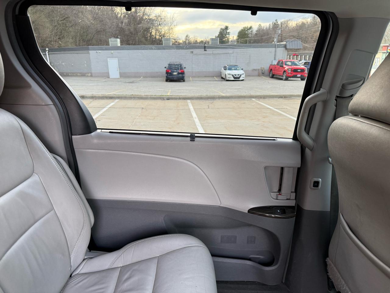 Toyota Sienna XLE FWD 8-Passenger V6 2015