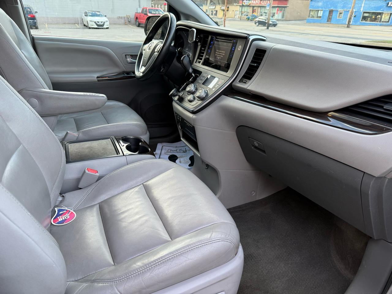 Toyota Sienna XLE FWD 8-Passenger V6 2015