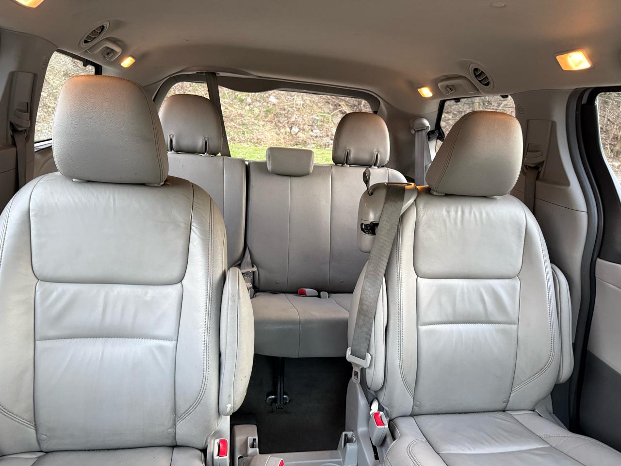 Toyota Sienna XLE FWD 8-Passenger V6 2015