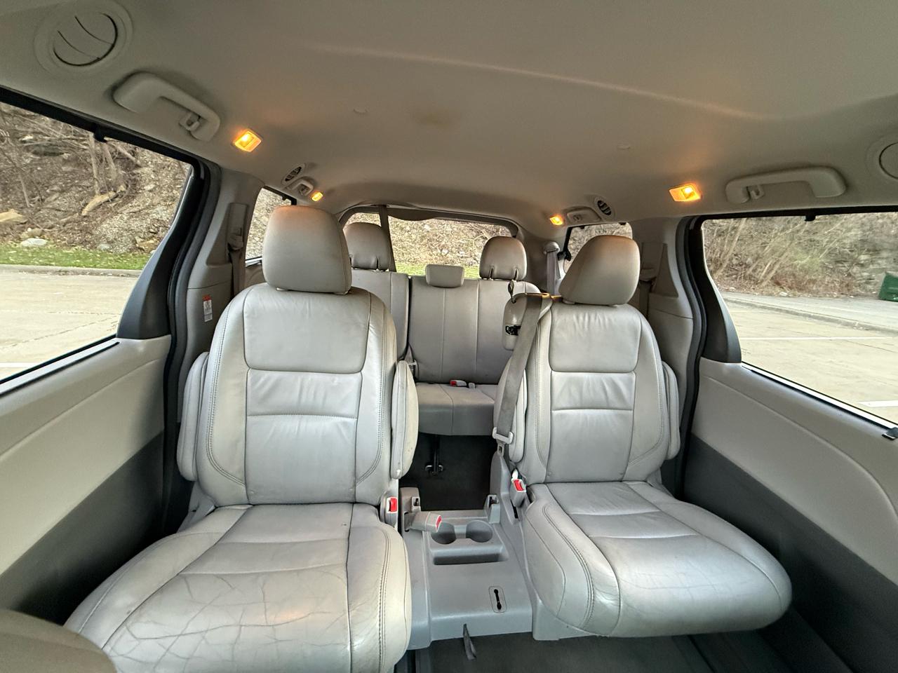 Toyota Sienna XLE FWD 8-Passenger V6 2015
