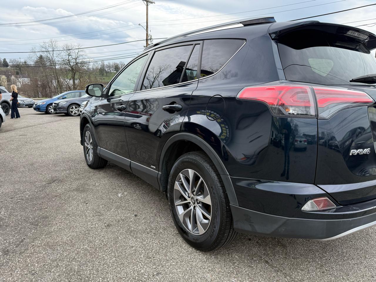 Toyota RAV4 Hybrid XLE 2018