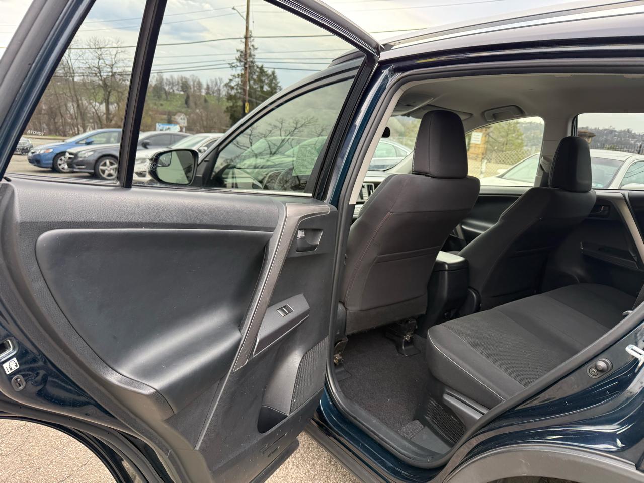 Toyota RAV4 Hybrid XLE 2018