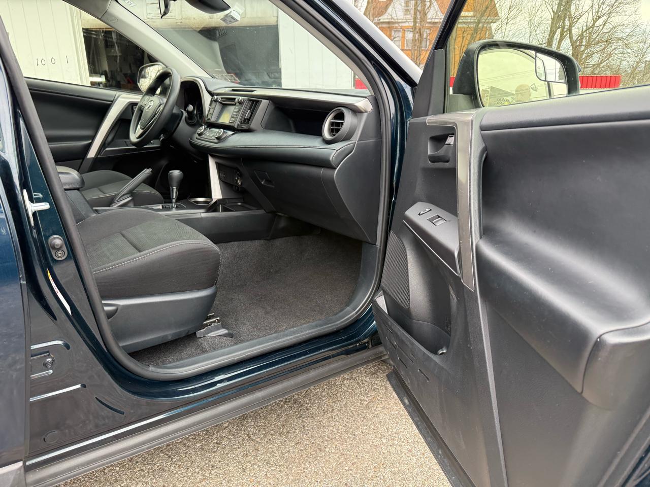 Toyota RAV4 Hybrid XLE 2018