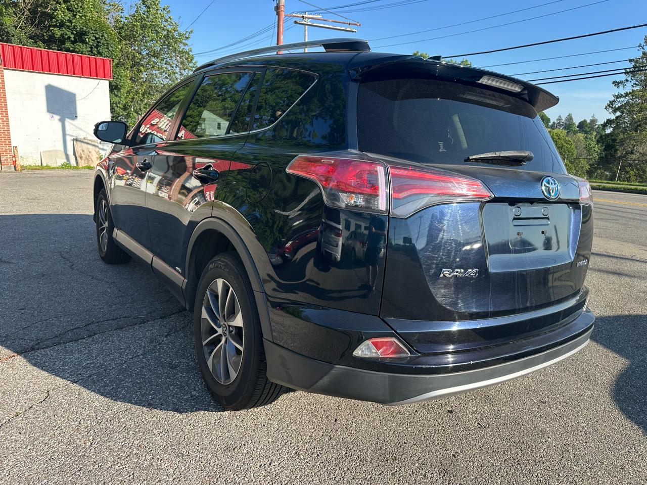Toyota RAV4 Hybrid XLE 2018