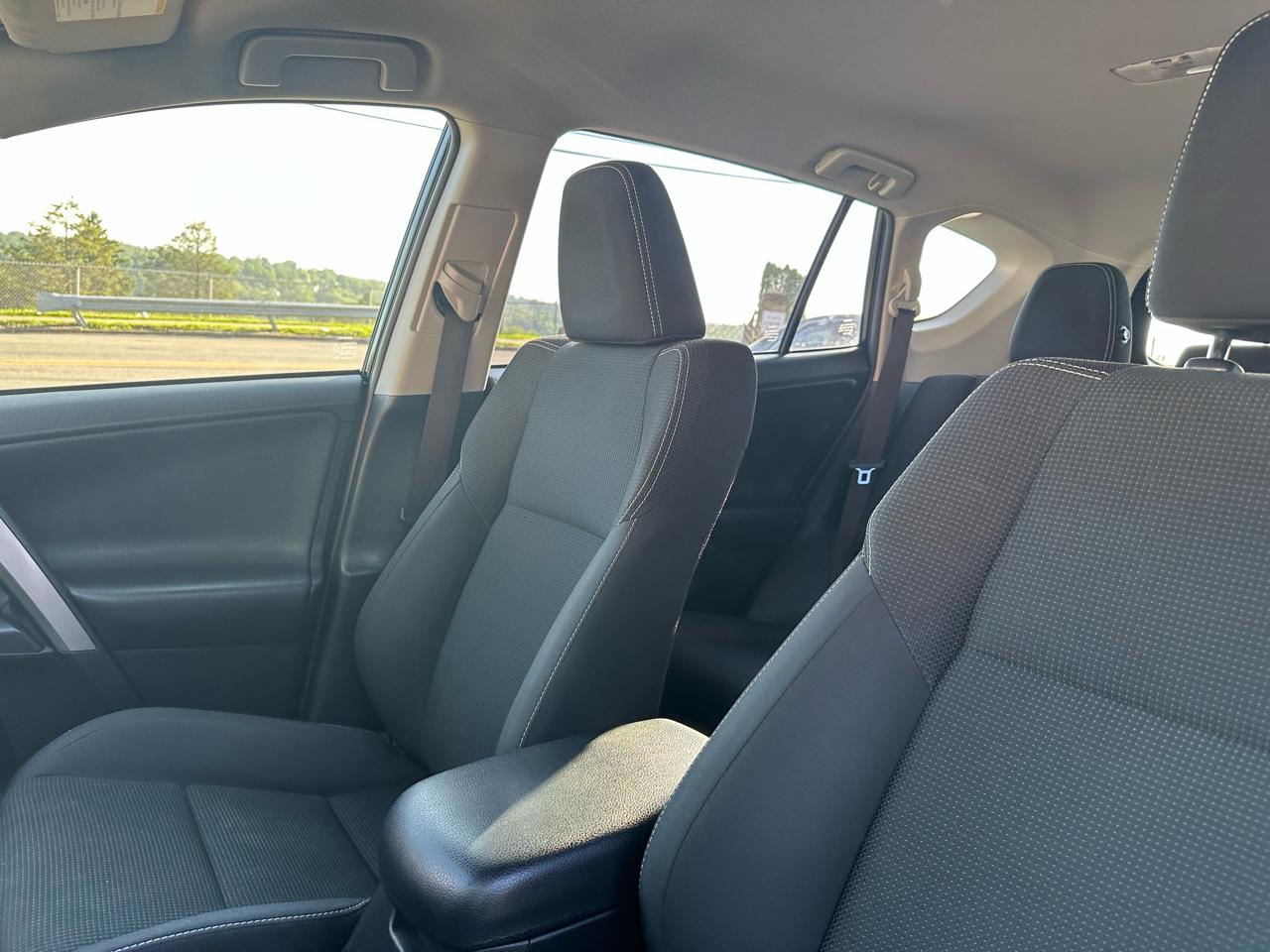 Toyota RAV4 Hybrid XLE 2018