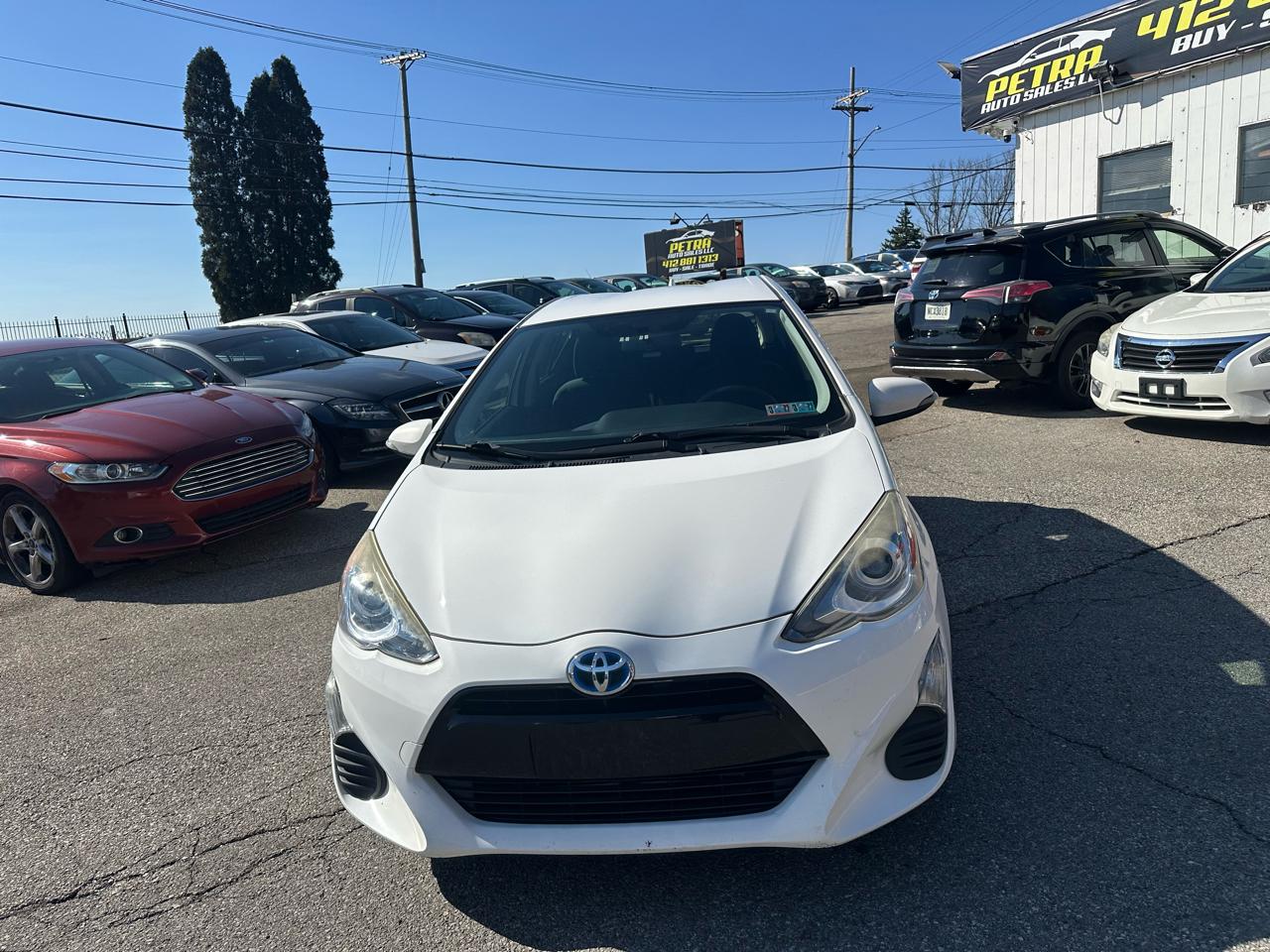 Toyota Prius c Four 2016