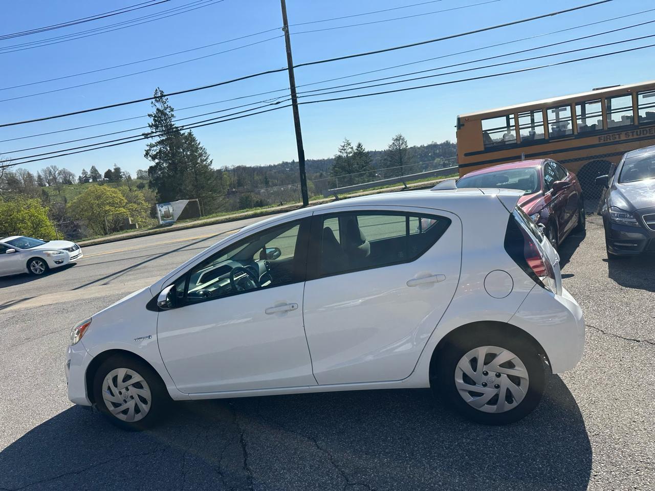 Toyota Prius c Four 2016